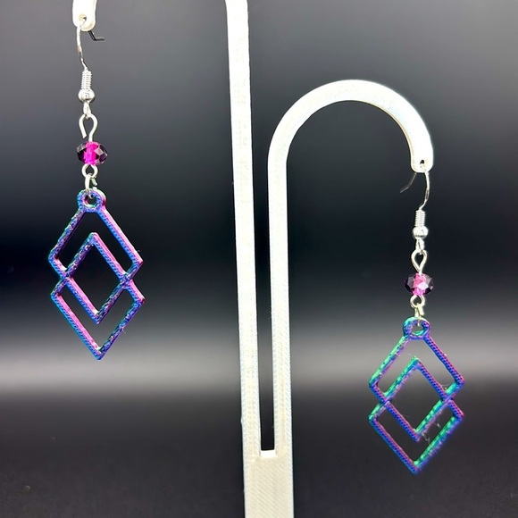 3-D printed geometric dangle earrings - Picture 4 of 4